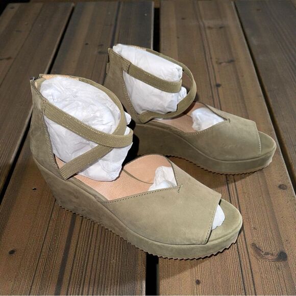 New In Box EILEEN FISHER Wylee Platform Wedge Sandal, Olive Green Size 8M - Picture 1 of 7